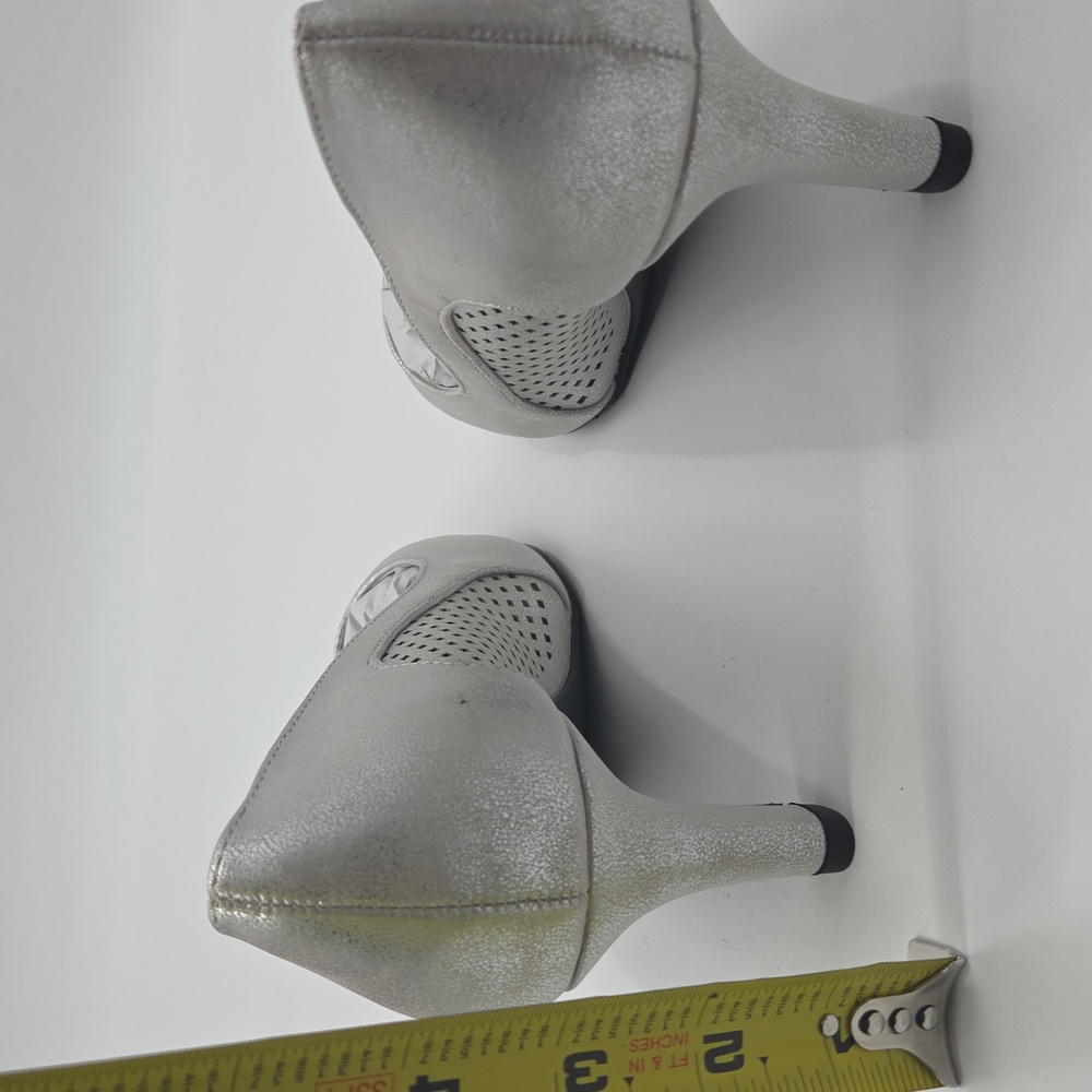 Easy Street Women's Ansen Silver Kitten Heels - Picture 12 of 16